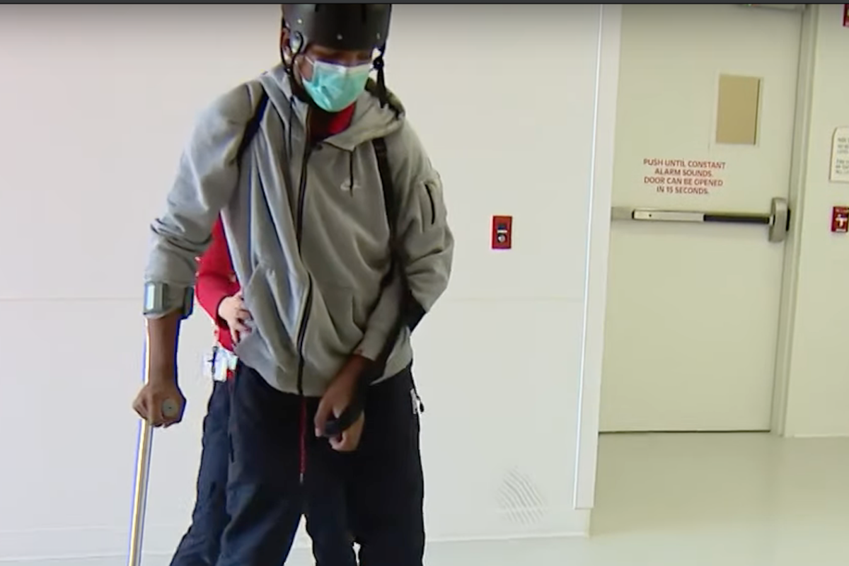 Alonso relearns how to walk at Shirley Ryan AbilityLab